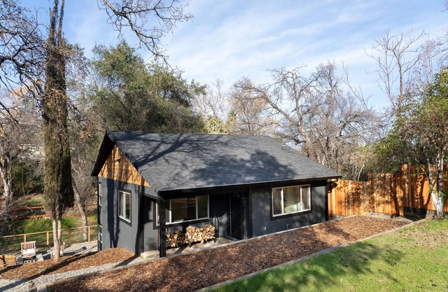Stunning modern downtown craftsman home in oasis