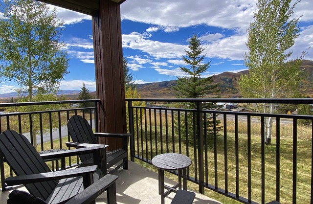 Stunning Mountain & Yampa Valley Views! Bedroom Fireplace. Easy Walk To Gondola