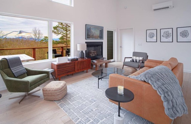 Stunning mountain views/ EcoModMtn /Modern inspired architecture
