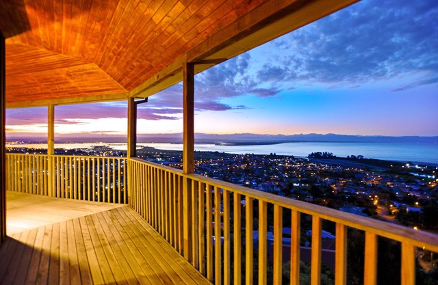 Stunning Nelson Holiday Home with Spa Pool