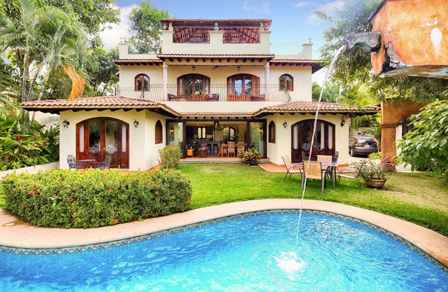 Stunning! New Remodel of Famous Villa. Steps to Beach and town.