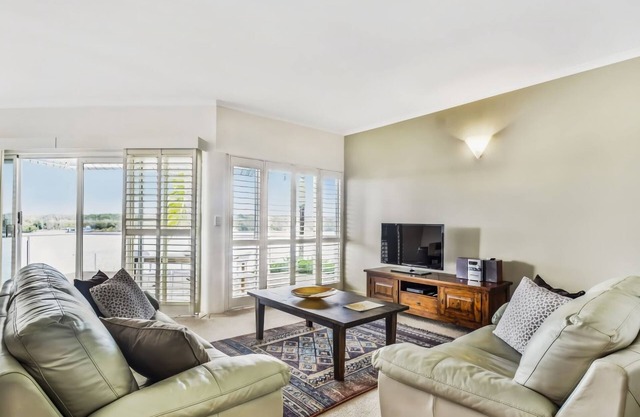 STUNNING NOOSA RIVER VIEWS