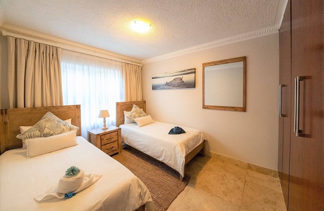 Stunning ocean vistas, near top surf spots, shops; private, all amenities.