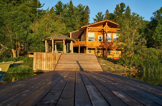 Stunning off grid cabin by the water!