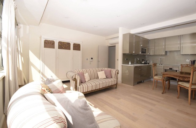 Stunning One-Bedroom Apartment in the Heart of Earls Court, Kensington