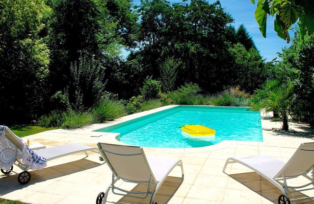 Stunning private villa with hot tub, WIFI, private pool, TV, patio, pets allowed and parking