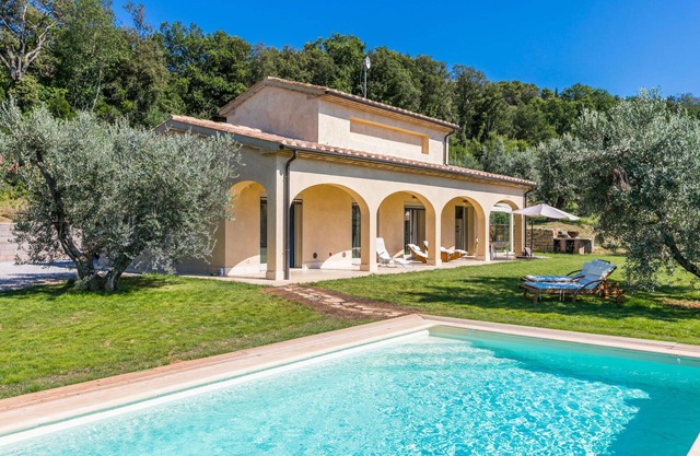 Stunning private villa with WIFI, private pool, A/C, TV, patio, panoramic view and parking