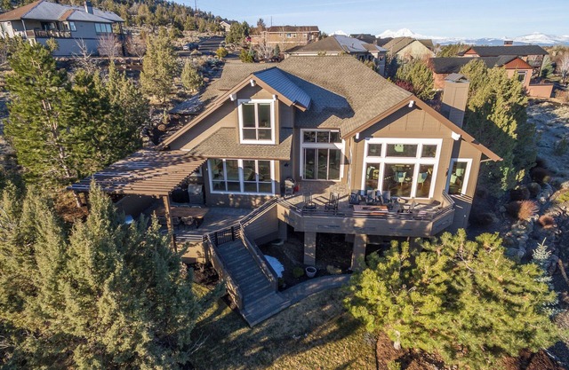 Stunning pet friendly family home in Eagle Crest