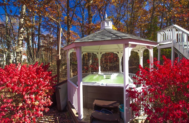Stunning Poconos Villa - Hot Tub, Pool, Game Room, Firepit, BBQ & more.