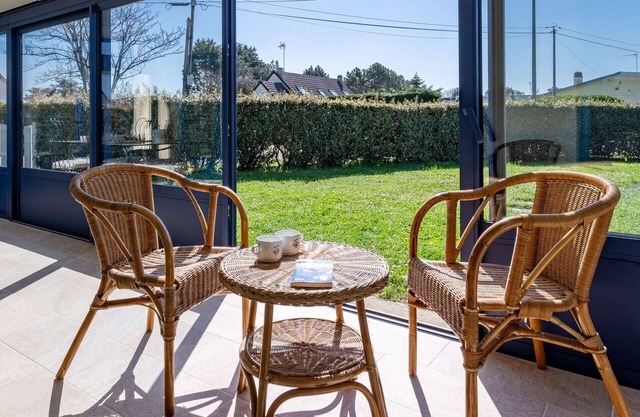 Stunning private villa for 4 guests with WIFI, TV, terrace and pets allowed