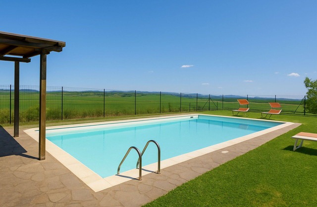 Stunning private villa with private pool, WIFI, TV, veranda, panoramic view, parking, close to Siena