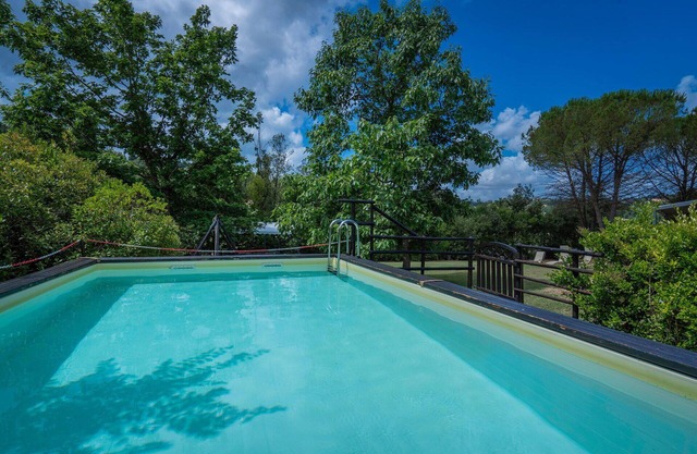Stunning private villa with A/C, private pool, WIFI, TV, patio, pets allowed and parking