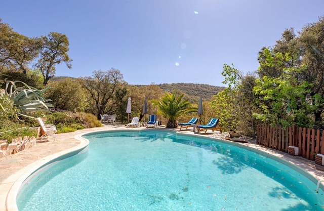 Stunning private villa with private pool, WIFI, TV, terrace, pets allowed, panoramic view, parking