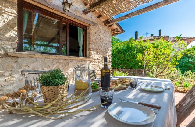 Stunning private villa for 8 people with WIFI, TV, patio, panoramic view and parking, close to R.