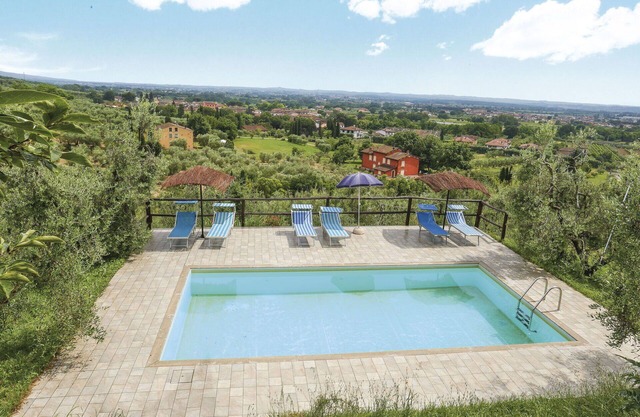 Stunning private villa with WIFI, private pool, TV, patio, pets allowed, panoramic view and park.