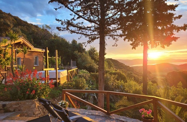 Stunning private villa for 6 guests with A/C, hot tub, WIFI, TV, patio, pets allowed and parking