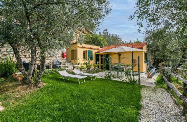 Stunning private villa for 4 people with WIFI, pool, A/C, TV, panoramic view and parking