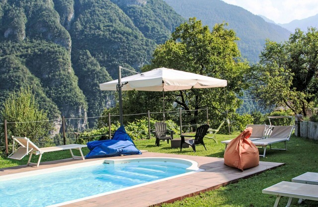 Stunning private villa with WIFI, private pool, TV, patio, pets allowed, panoramic view and park.