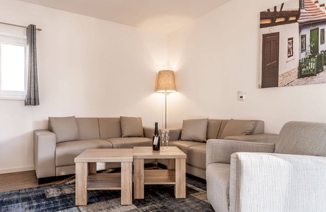 Stunning private villa for 10 guests with WIFI, TV, terrace and pets allowed