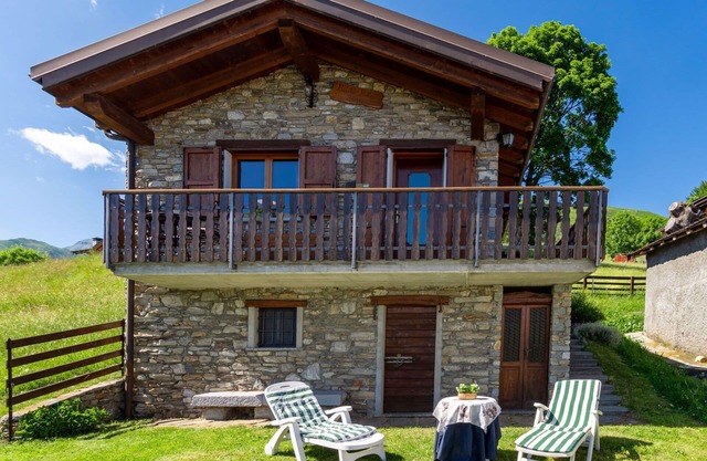 Stunning private villa for 4 guests with WIFI, TV, balcony, pets allowed and parking