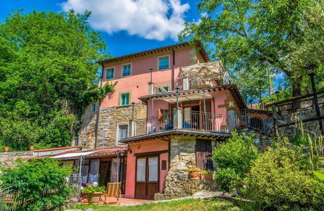 Stunning private villa for 12 people with private pool, WIFI, TV, terrace, pets allowed and park.