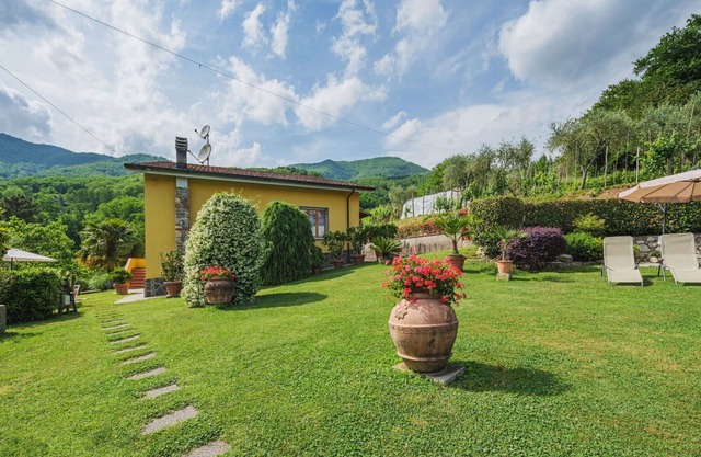 Stunning private villa with WIFI, A/C, private pool, TV, terrace, pets allowed and panoramic view