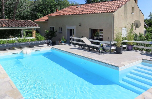 Stunning private villa for 4 guests with private pool, WIFI, TV, terrace and pets allowed