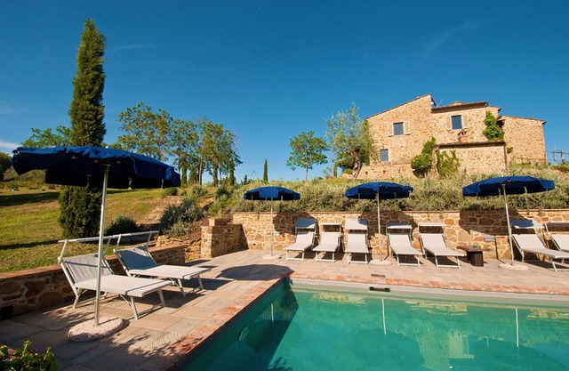 Stunning private villa with A/C, WIFI, private pool, TV and pets allowed, close to Arezzo