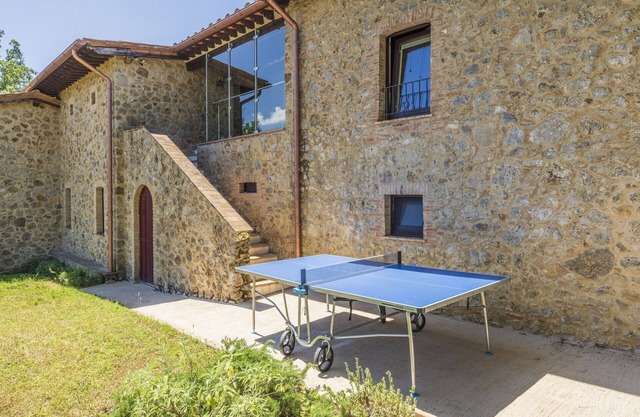 Stunning private villa for 14 guests with WIFI, A/C, TV, pets allowed and parking