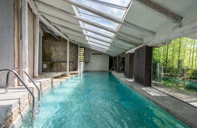 Stunning private villa with private pool, WIFI, TV, terrace, pets allowed, panoramic view, parking