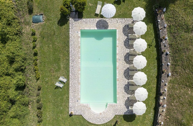 Stunning private villa for 4 people with WIFI, pool, TV, panoramic view and parking