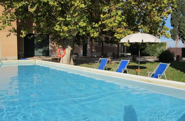 Stunning private villa for 33 guests with WIFI, private pool, TV, patio, pets allowed and parking