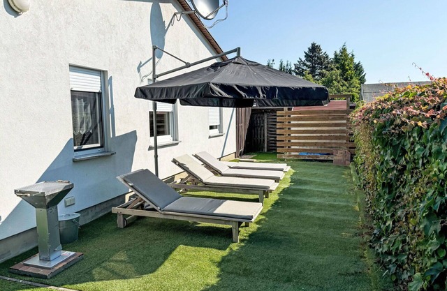 Stunning private villa for 4 people with WIFI, A/C, TV, terrace, pets allowed and parking