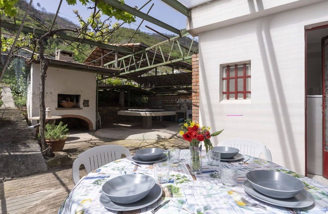 Stunning private villa for 3 guests with WIFI, TV, terrace, pets allowed, panoramic view and par.