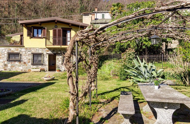 Stunning private villa for 4 people with WIFI, TV, patio and parking