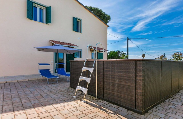 Stunning private villa with WIFI, A/C, private pool, TV, terrace, pets allowed and parking