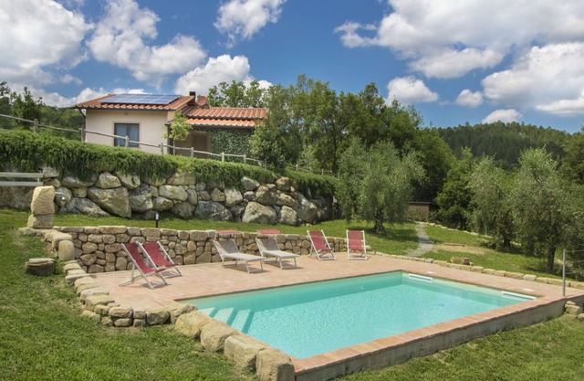 Stunning private villa for 6 guests with private pool, A/C, WIFI, TV, patio and parking