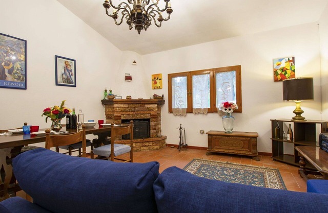 Stunning private villa for 5 guests with WIFI, TV, patio, pets allowed and parking