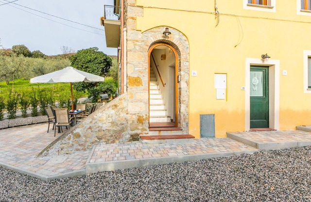 Stunning private villa for 6 people with WIFI, A/C, TV, patio and parking