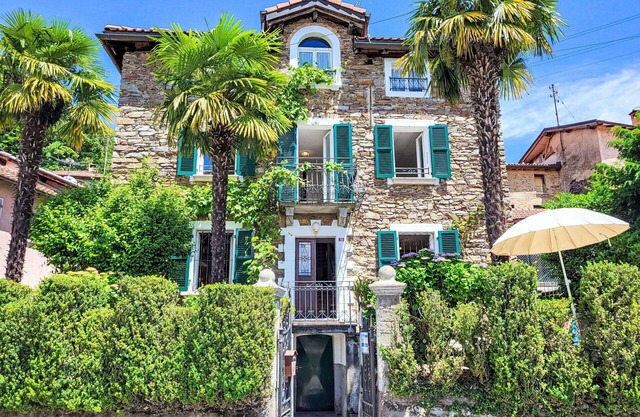Stunning private villa for 4 people with WIFI, TV, patio, panoramic view and parking