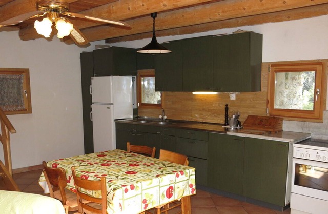 Stunning private villa for 4 people with TV, terrace, pets allowed and parking