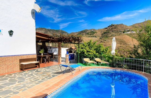 Stunning private villa for 4 people with WIFI, private pool, TV, terrace, pets allowed and parking