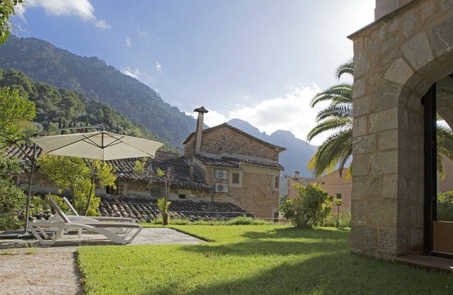Stunning private villa with private pool, A/C, WIFI, TV, patio, panoramic view and parking