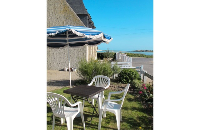 Stunning private villa for 3 guests with WIFI, TV, terrace and pets allowed