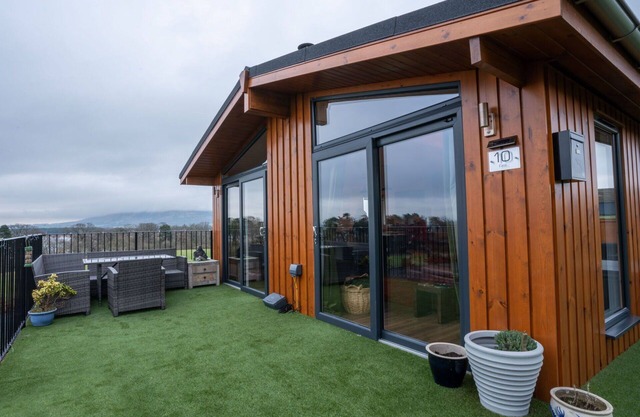 Stunning private villa for 6 guests with WIFI, TV and balcony