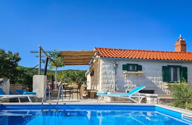Stunning private villa with WIFI, private pool, A/C, TV, terrace, panoramic view and parking