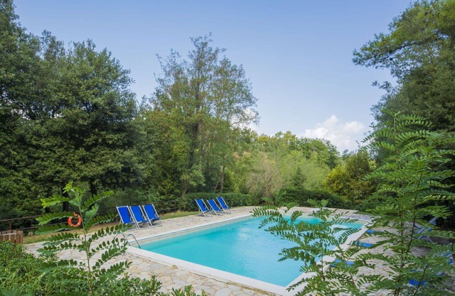 Stunning private villa with pool, WIFI, balcony, pets allowed, panoramic view and parking
