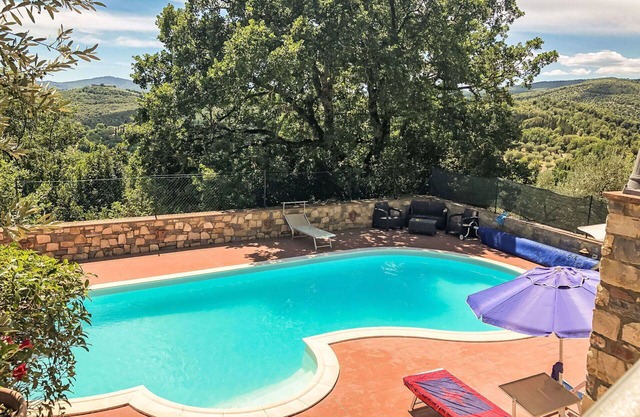 Stunning private villa for 12 people with WIFI, private pool, patio, pets allowed and parking