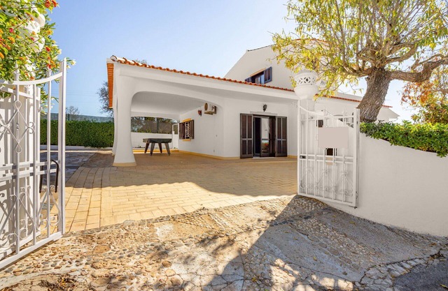 Stunning private villa for 6 people with private pool, WIFI, A/C, TV, terrace and parking
