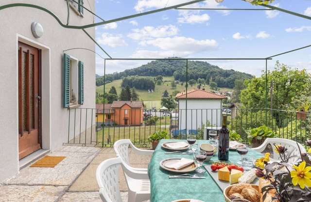 Stunning private villa for 6 people with TV, patio and parking